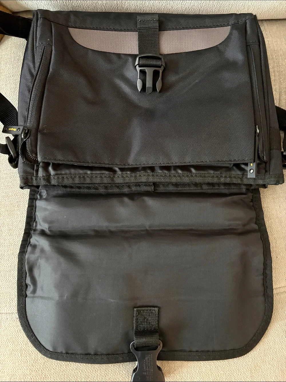 TARGUS CityGear Messenger Bag 10.2